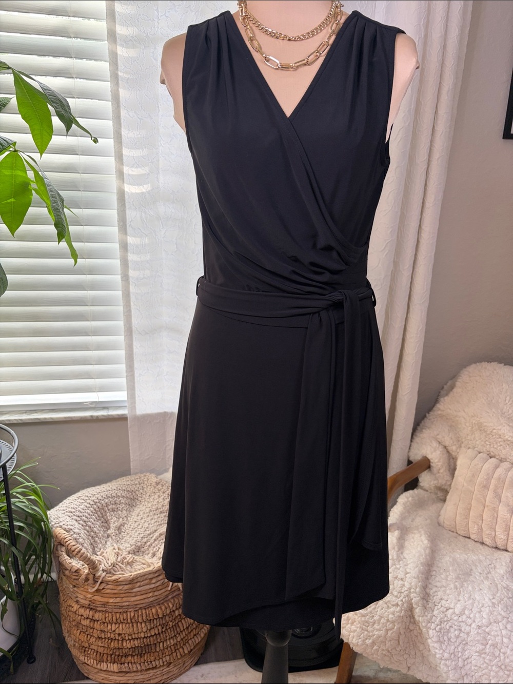41 Hawthorn black v neck faux wrap dress size medium sleeveless v neck